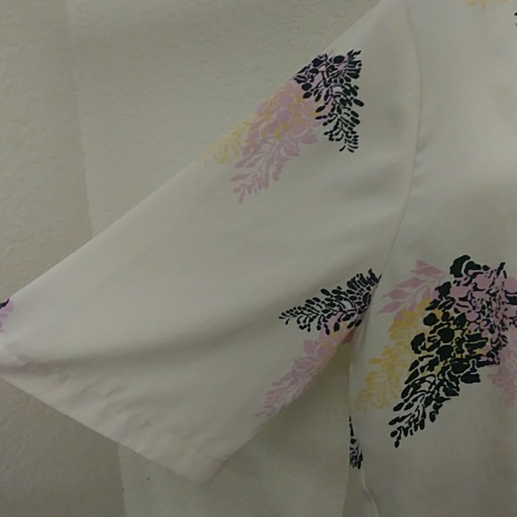 DKNYC Printed High Low Blouse - Picture 4 of 8